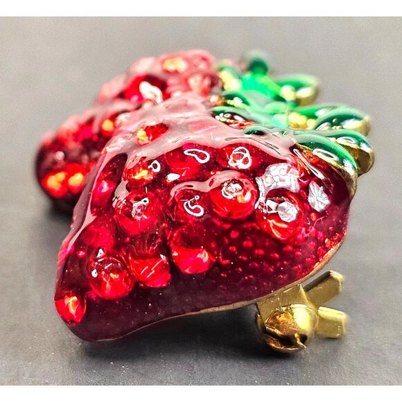 Vintage Red Enamel Strawberry Brooch With Green Leaves Lapel Scarf Pin - Picture 4 of 10